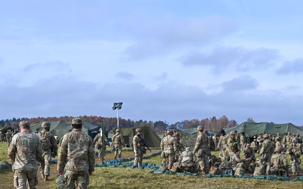 Soldiers Sharpening Skills for E3B