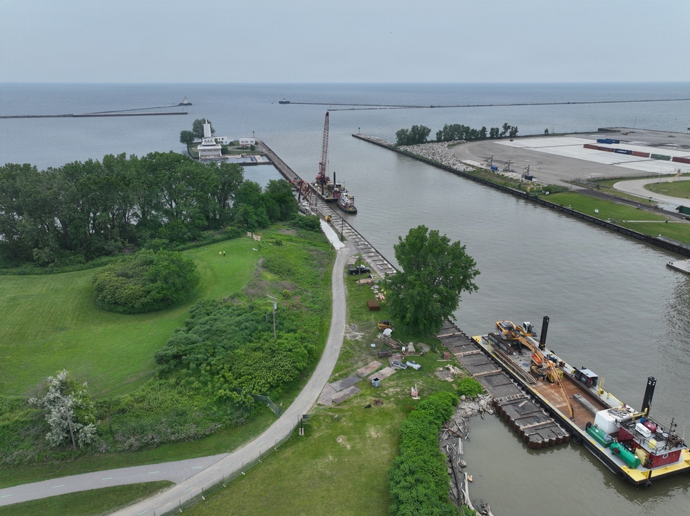 Cleveland W. Pier Repair Aerial Imagery