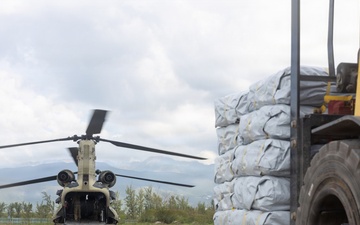 22nd MEU(SOC) | CH-47 Chinook Delivers Supplies in Jamaica
