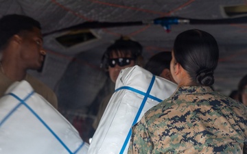 22nd MEU(SOC) | CH-47 Chinook Delivers Supplies in Jamaica