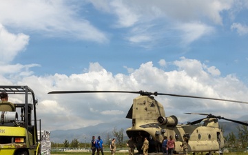 22nd MEU(SOC) | CH-47 Chinook Delivers Supplies in Jamaica