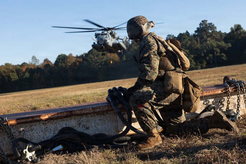 2nd Distribution Support Battalion Conducts Helicopter Support Team Operations