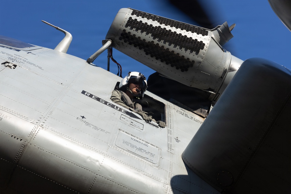 2nd Distribution Support Battalion Conducts Helicopter Support Team Operations