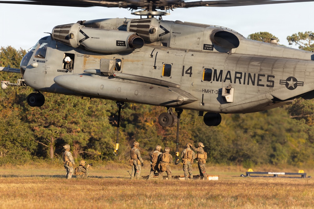 2nd Distribution Support Battalion Conducts Helicopter Support Team Operations