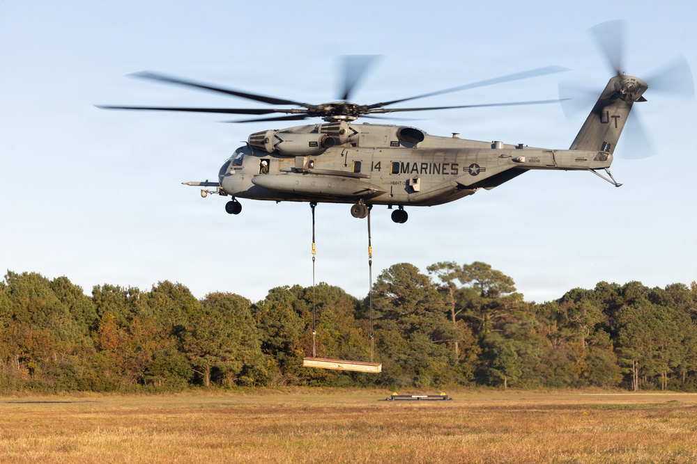 2nd Distribution Support Battalion Conducts Helicopter Support Team Operations