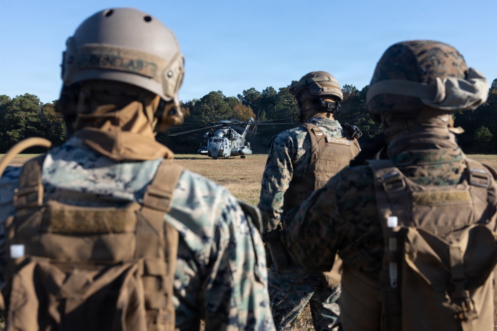 2nd Distribution Support Battalion Conducts Helicopter Support Team Operations