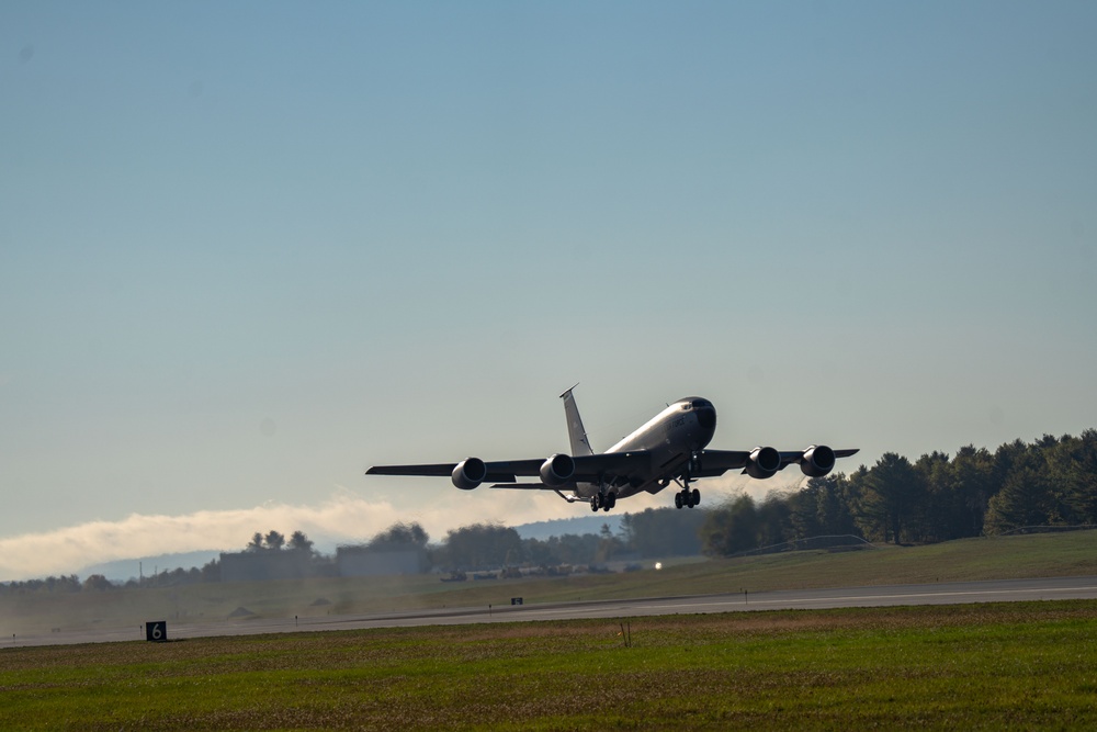 MAINEiacs Conduct 5-Ship Formation Training