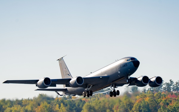 MAINEiacs Conduct 5-Ship Formation Training