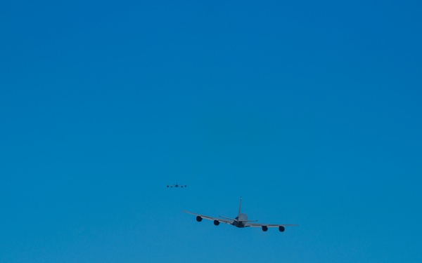 MAINEiacs Conduct 5-Ship Formation Training