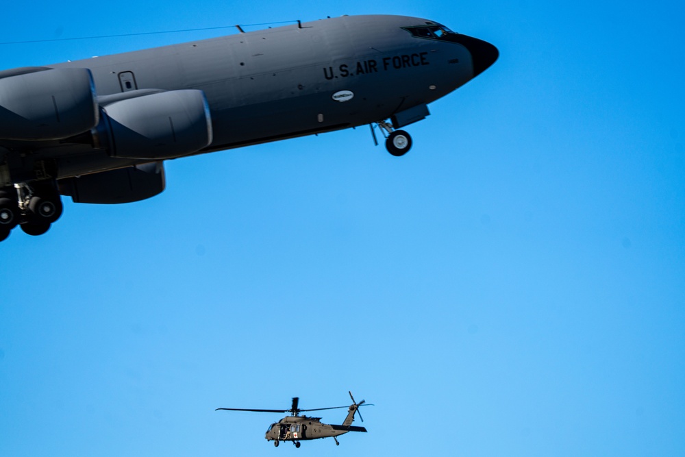 MAINEiacs Conduct 5-Ship Formation Training