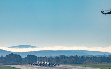 MAINEiacs Conduct 5-Ship Formation Training