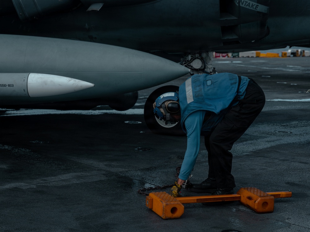 22nd MEU(SOC) | AV-8B Harriers Conduct Flight Operations