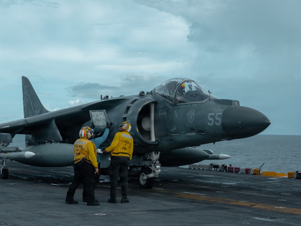 22nd MEU(SOC) | AV-8B Harriers Conduct Flight Operations