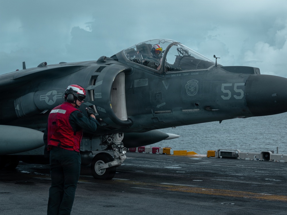 22nd MEU(SOC) | AV-8B Harriers Conduct Flight Operations