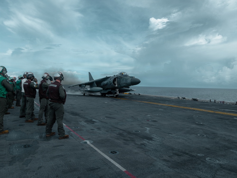 22nd MEU(SOC) | AV-8B Harriers Conduct Flight Operations