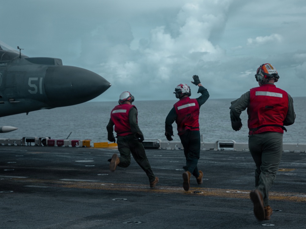 22nd MEU(SOC) | AV-8B Harriers Conduct Flight Operations