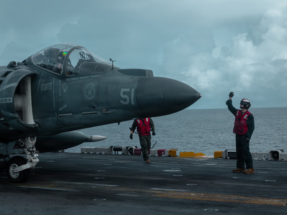 22nd MEU(SOC) | AV-8B Harriers Conduct Flight Operations