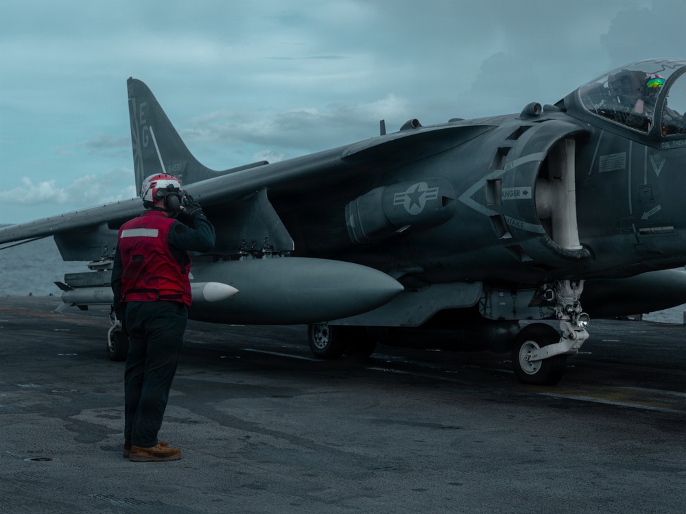 22nd MEU(SOC) | AV-8B Harriers Conduct Flight Operations