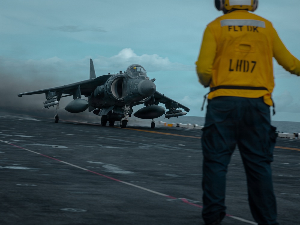 22nd MEU(SOC) | AV-8B Harriers Conduct Flight Operations