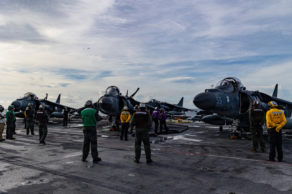 22nd MEU(SOC) | AV-8B Harriers Conduct Flight Operations