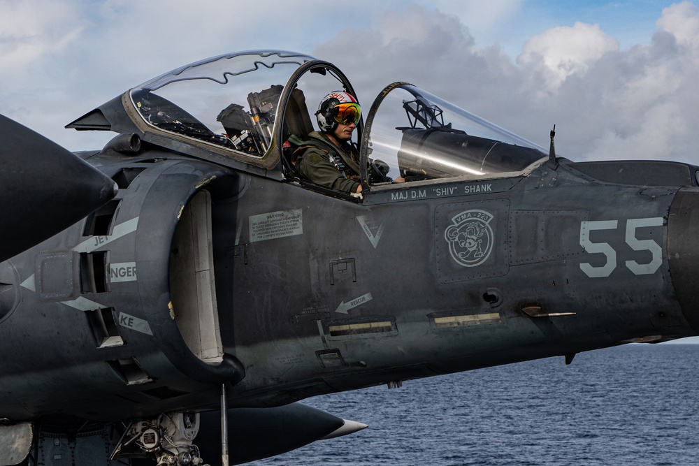 22nd MEU(SOC) | AV-8B Harriers Conduct Flight Operations
