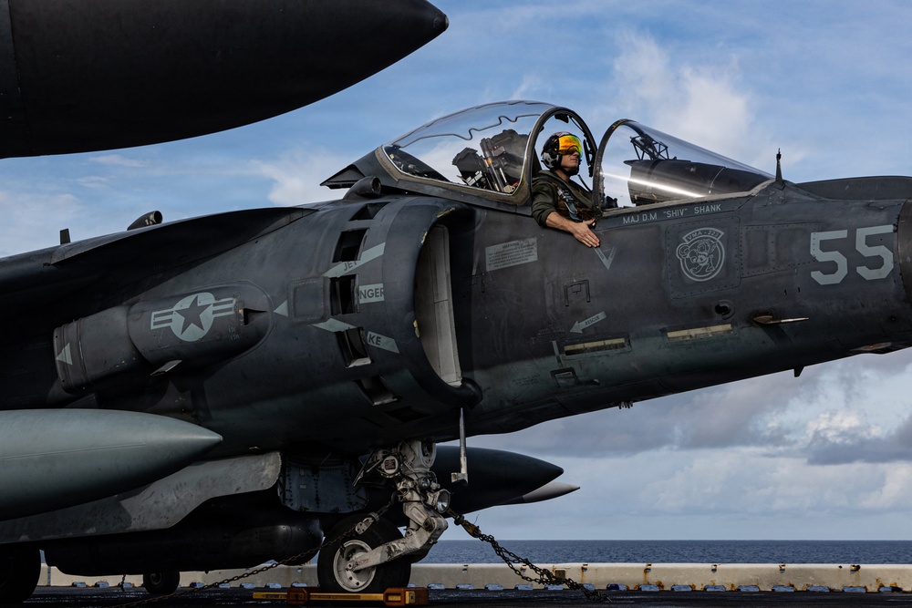 22nd MEU(SOC) | AV-8B Harriers Conduct Flight Operations