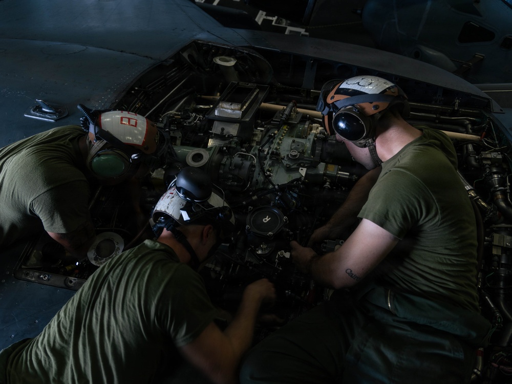 22nd MEU(SOC) | AV-8B Harrier II Maintenance on USS Iwo Jima