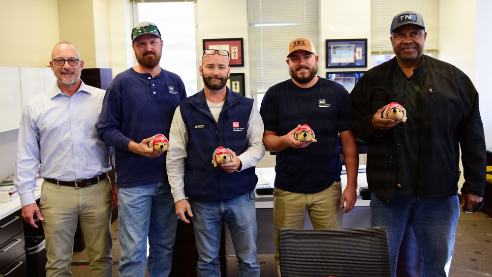 Wilson, Pickwick Lock teams receive Hedgehog Award for repair actions
