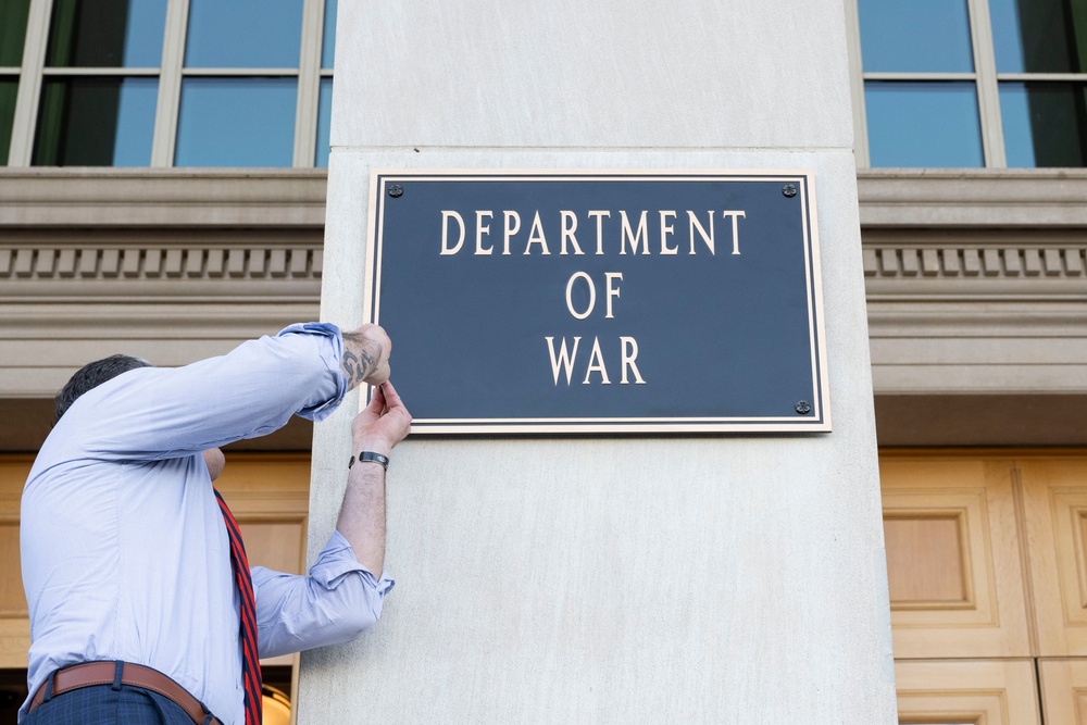 SW Hegseth Installs War Department Sign