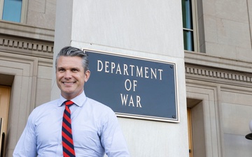 SW Hegseth Installs War Department Sign