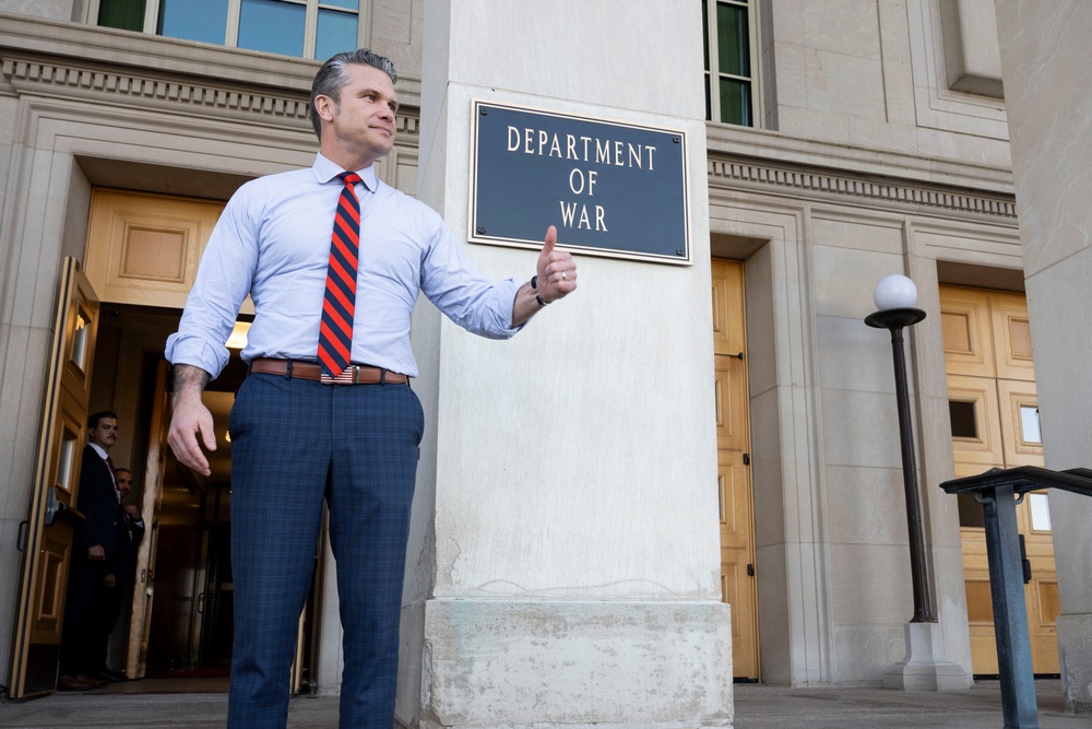 SW Hegseth Installs War Department Sign