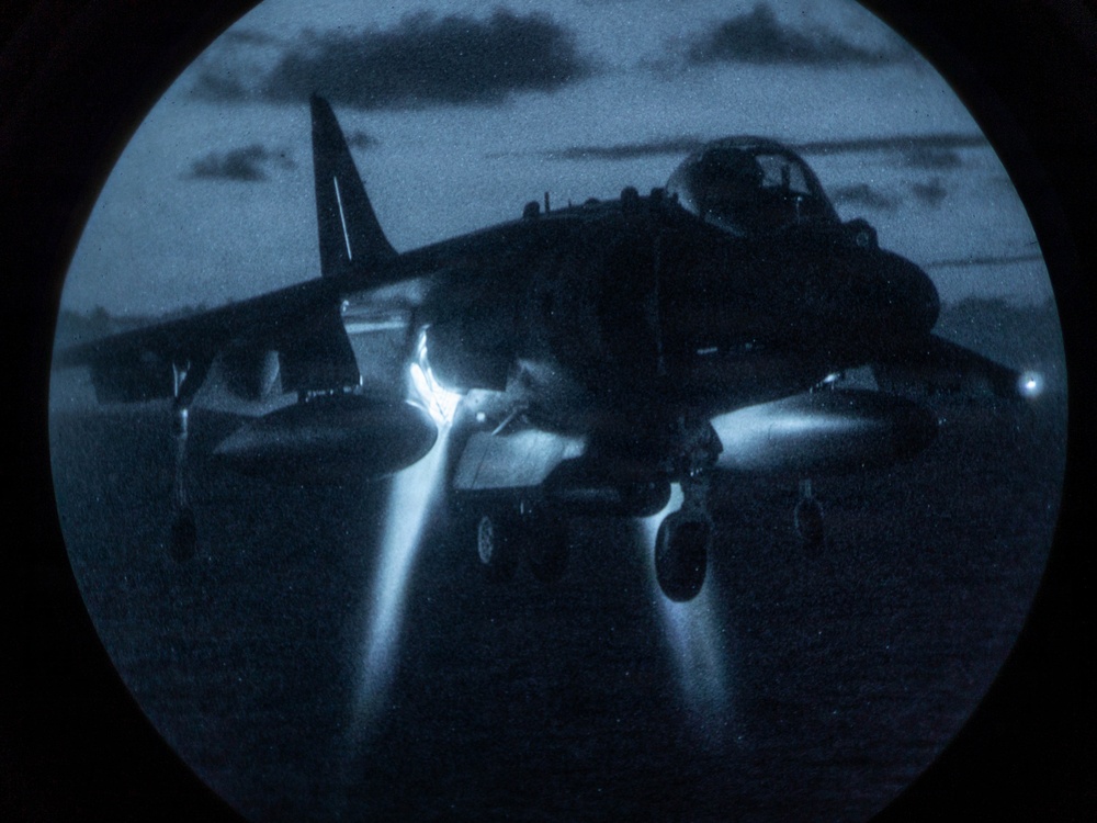 22nd MEU(SOC) | Night Flight Operations Aboard the USS Iwo Jima