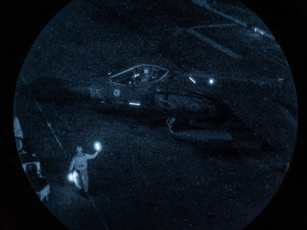 22nd MEU(SOC) | Night Flight Operations Aboard the USS Iwo Jima