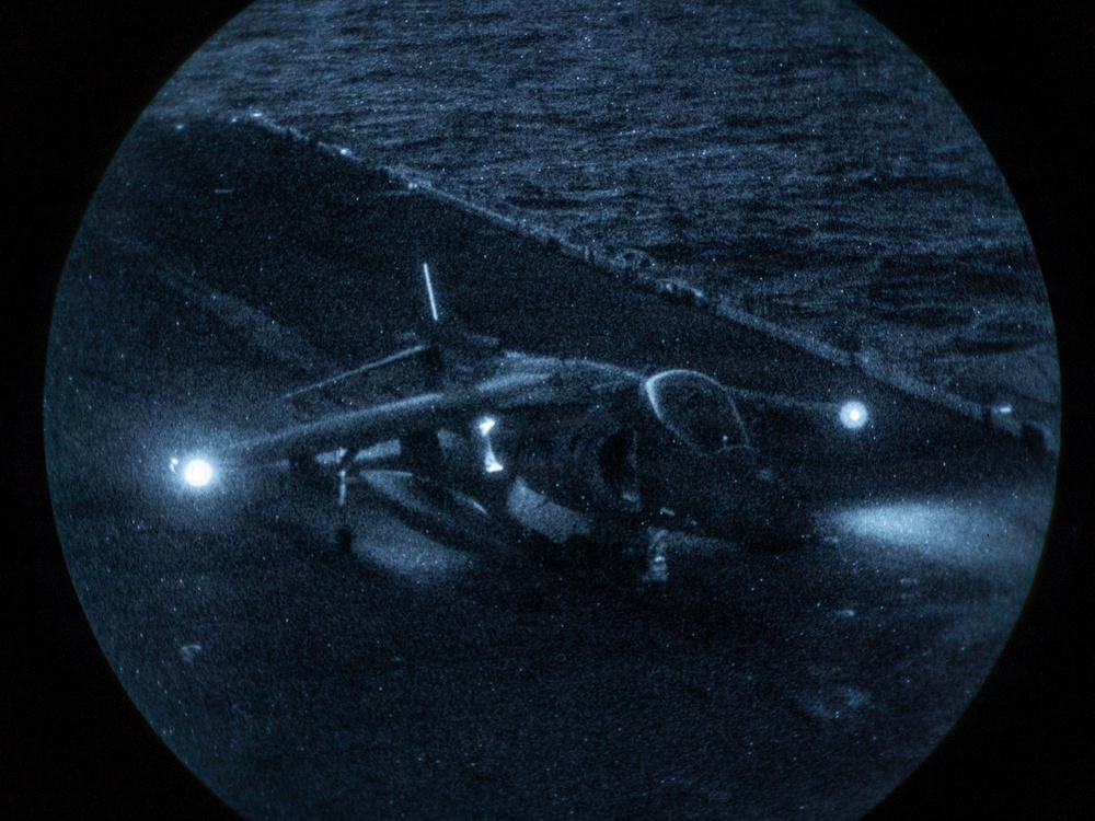 22nd MEU(SOC) | Night Flight Operations Aboard the USS Iwo Jima