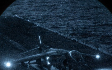 22nd MEU(SOC) | Night Flight Operations Aboard the USS Iwo Jima