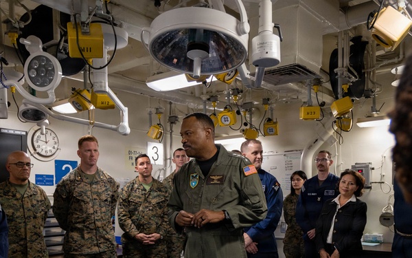 22nd MEU(SOC) | USSOUTHCOM Commander, Admiral Alvin Holsey visits USS Iwo Jima