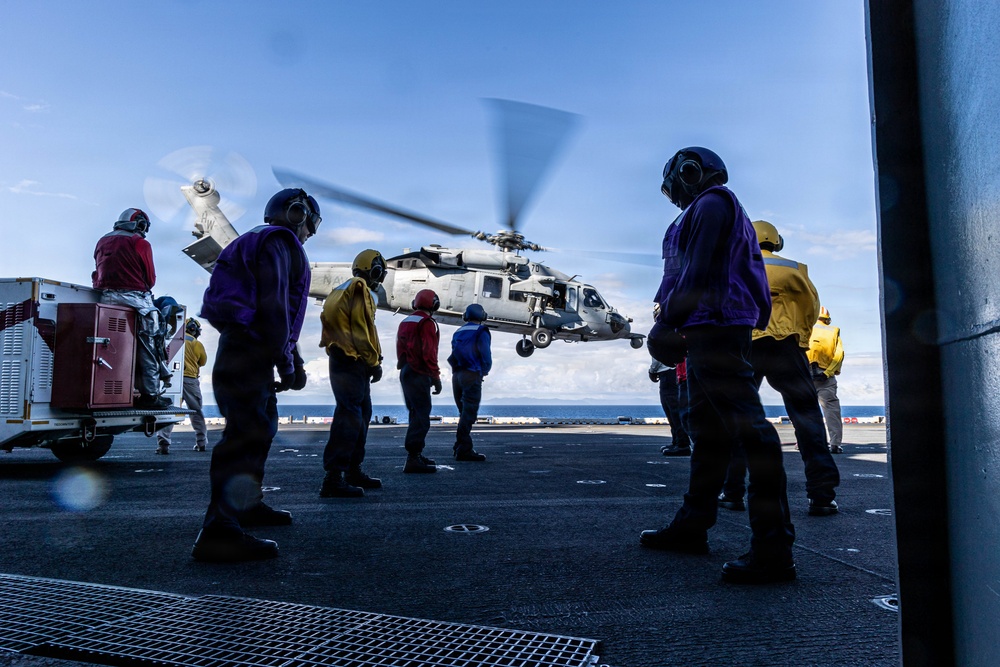 22nd MEU(SOC) | USSOUTHCOM Commander, Admiral Alvin Holsey visits USS Iwo Jima
