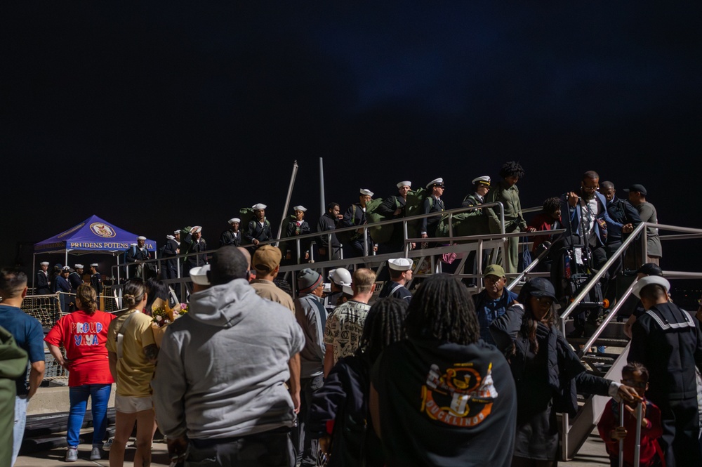 USS Curtis Wilbur (DDG 54) Returns to Homeport