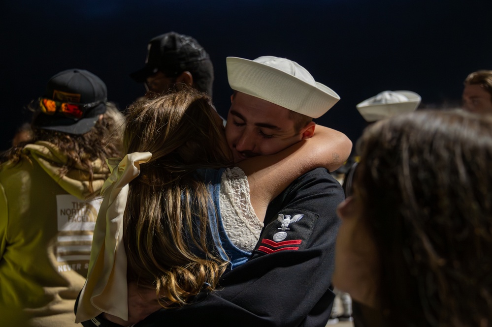 USS Curtis Wilbur (DDG 54) Returns to Homeport