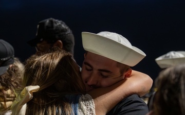 USS Curtis Wilbur (DDG 54) Returns to Homeport