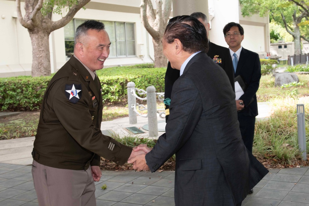 U.S. Japan Commanders Participate in Round Table Talks with Kanagawa Governor