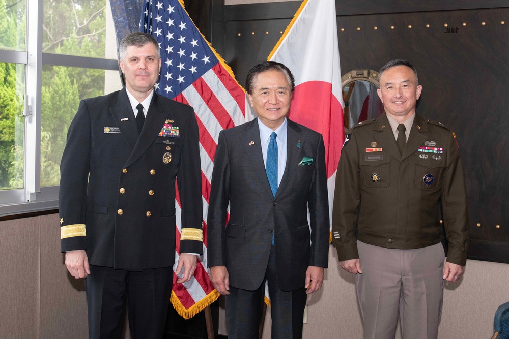 U.S. Japan Commanders Participate in Round Table Talks with Kanagawa Governor
