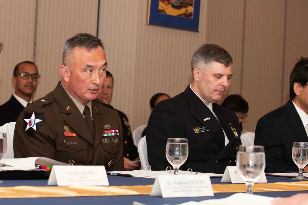 U.S. Japan Commanders Participate in Round Table Talks with Kanagawa Governor