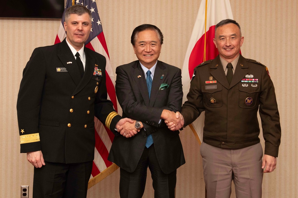 U.S. Japan Commanders Participate in Round Table Talks with Kanagawa Governor