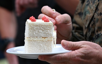 Food Service Marines with Combat Logistics Regiment 37 Hold Cake Competition