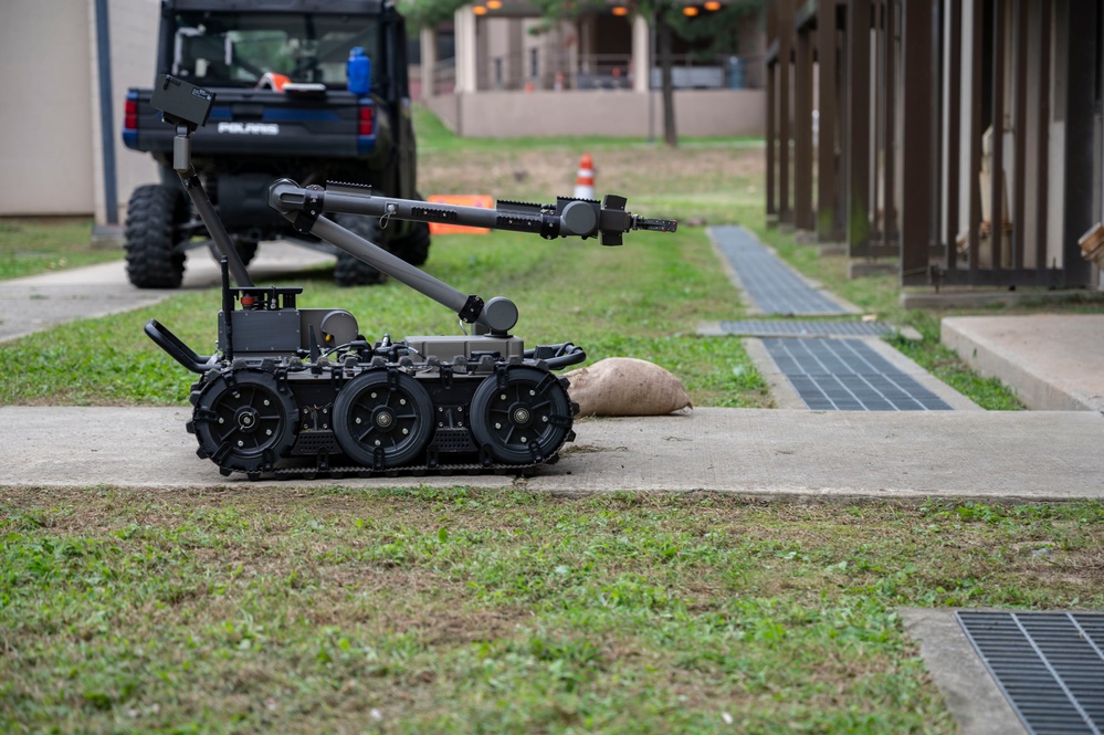 Osan EOD trains with U.S. Army counterparts