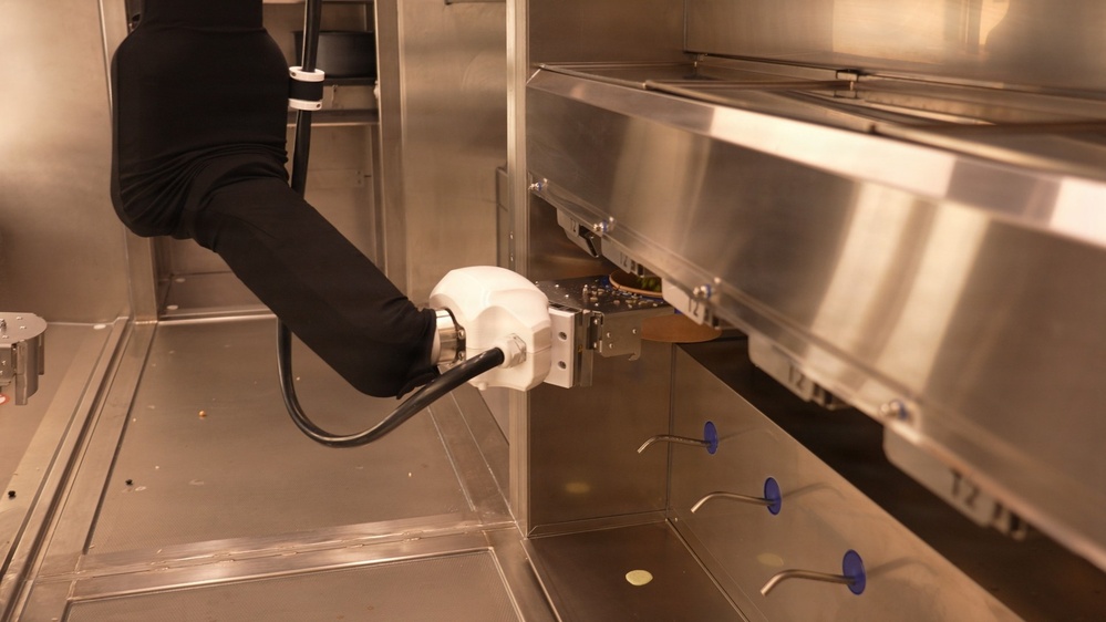 Market 19: 19th ESC Launches Army’s First Autonomous Kitchen at Camp Walker