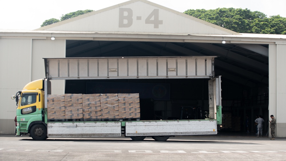 MRF-SEA Marines Stage 10,000 Family Food Packs for Foreign Disaster Relief Operations Following Super Typhoon Fung-Wong