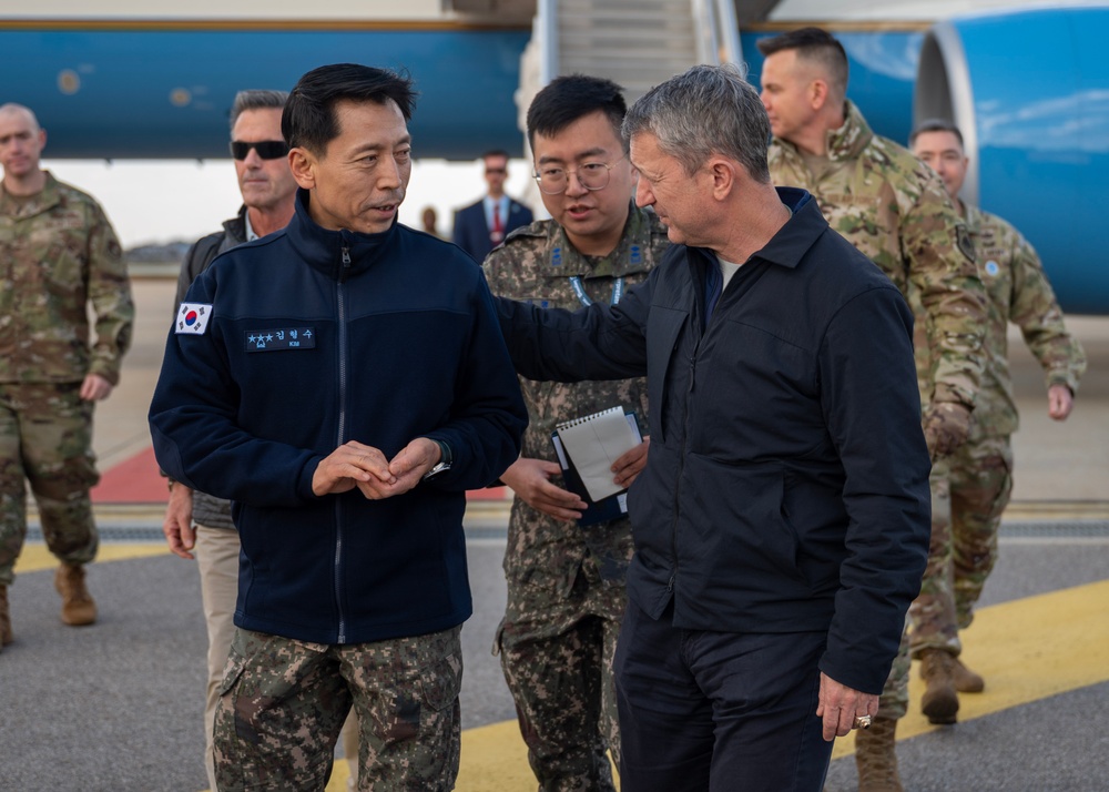CJCS arrives at Osan for SCM and MCM
