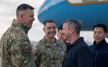 CJCS arrives at Osan for SCM and MCM